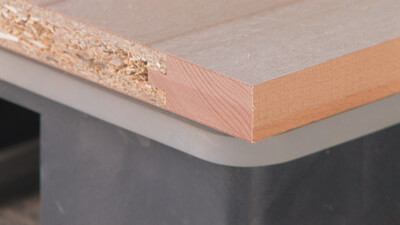 The cutting edges of the p-System cut veneer like a sharp knife. Across the veneer they hardly exert cutting force and make a clean cut, regardless whether the veneer overlap is 2 or 10 mm.